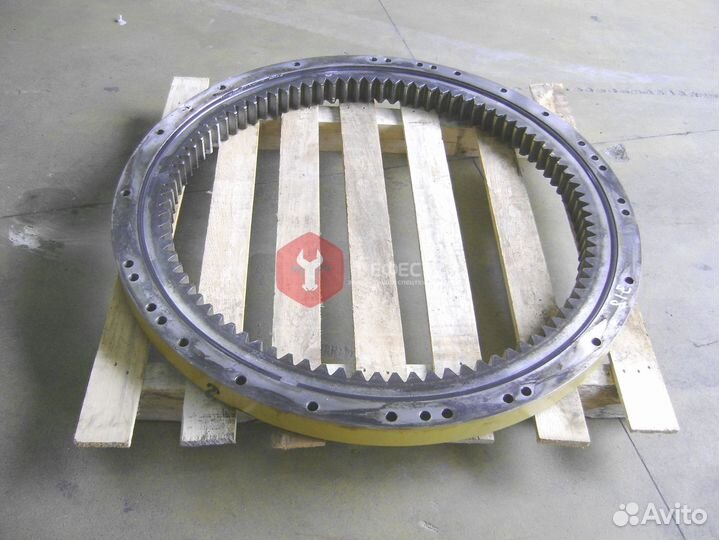 Опорно-поворотный круг Hitachi ZX200