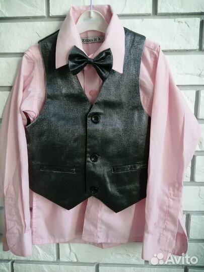 Продается нарядный костюм для мальчика на 4 года