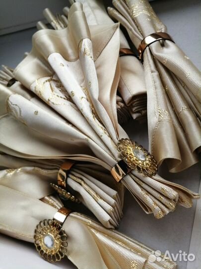 Скатерть с салфетками Monalit на 8 персон