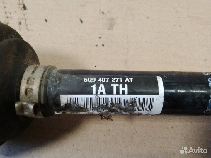 Полуось привод передний левый Skoda Fabia 2 1.2