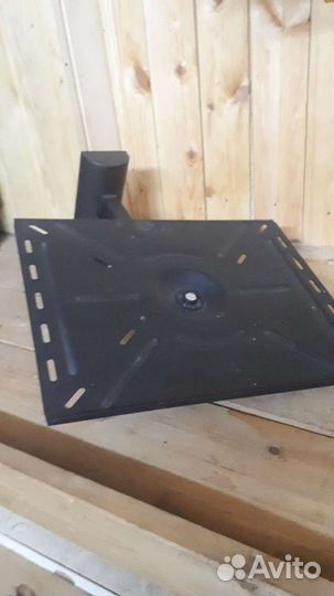 Металическая полка с поворотным механизмом