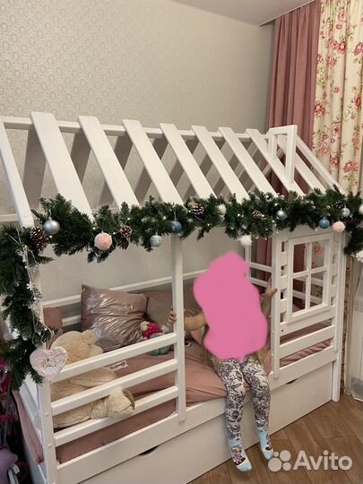 Двухъярусная кровать домик бу с матрасами