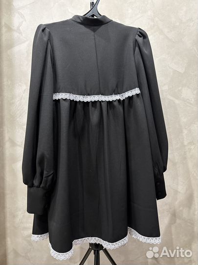 Платье черное с рюшами