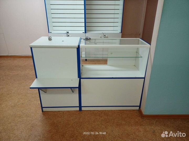 Витрины и стеллажи бу