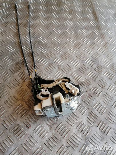 Замок двери задний левый Mitsubishi Lancer 10 CY2A