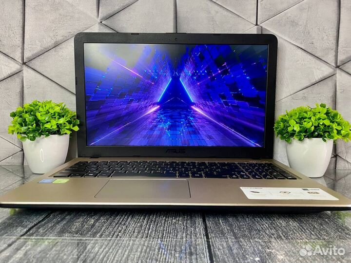 Игровой Ноутбук/4 Ядра/SSD/ GeForce 920MX 2GB