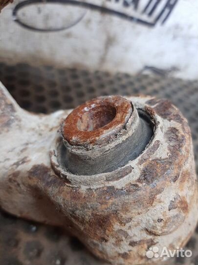 Кулак (цапфа) задний левый Suzuki Grand Vitara