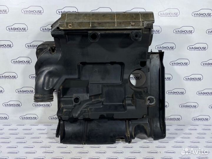 Корпус воздушного фильтра Volkswagen Passat B5 3B2