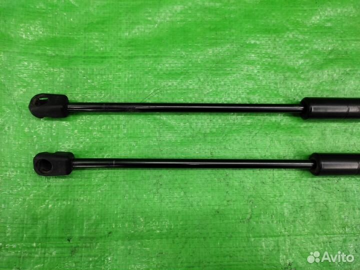 Амортизатор багажника зад. Hyundai Tucson