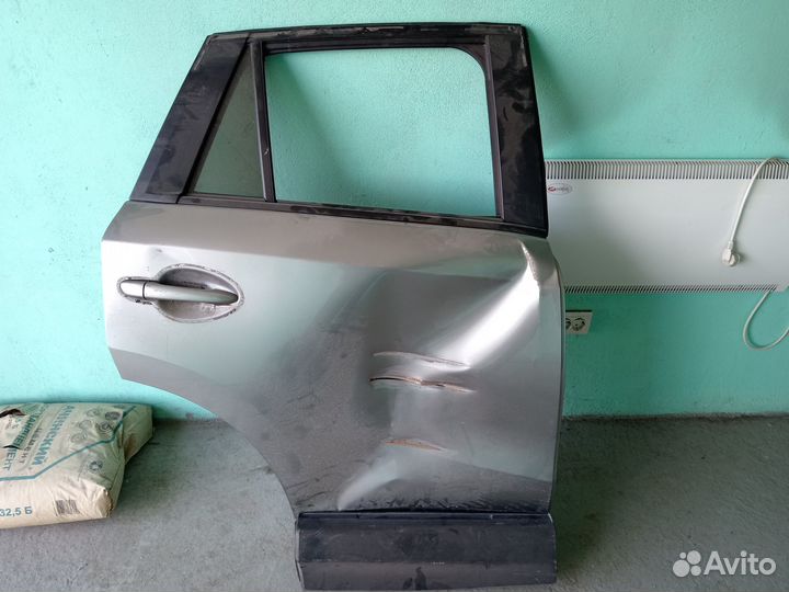 Продам дверь Мазда