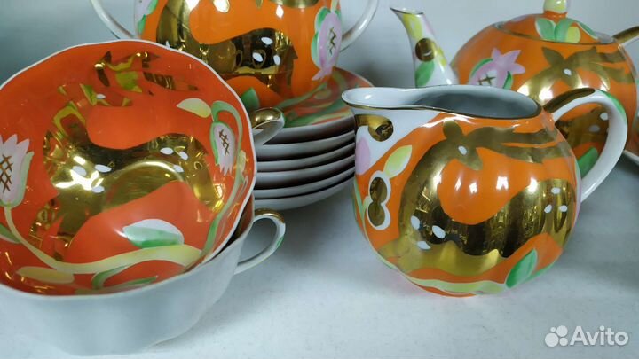 Сияющий антикварный чайный сервиз Золотой олень