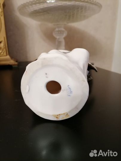 Фарфоровая статуэтка 