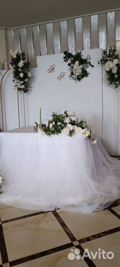 Помощник декоратора или флориста