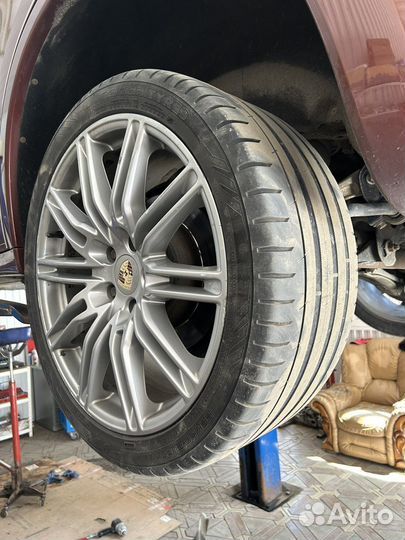 Nokian Tyres Hakka Black 2 SUV 295/35 R21 35W
