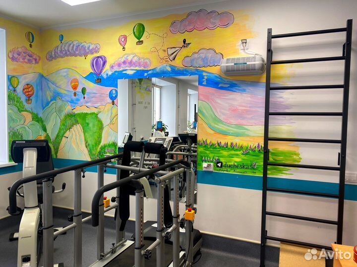 Граффити на стенах / кастом одежды