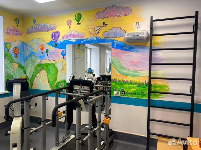 Граффити на стенах / кастом одежды