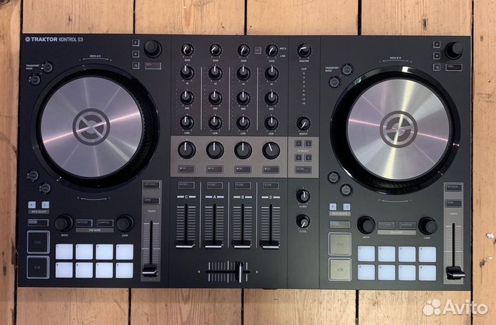 Native Instruments Traktor Kontrol S3 (Код A527)