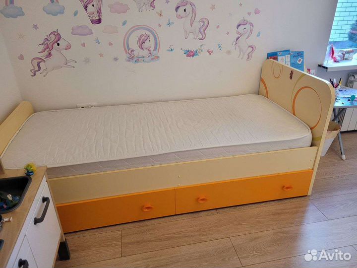 Детская кровать с матрасом