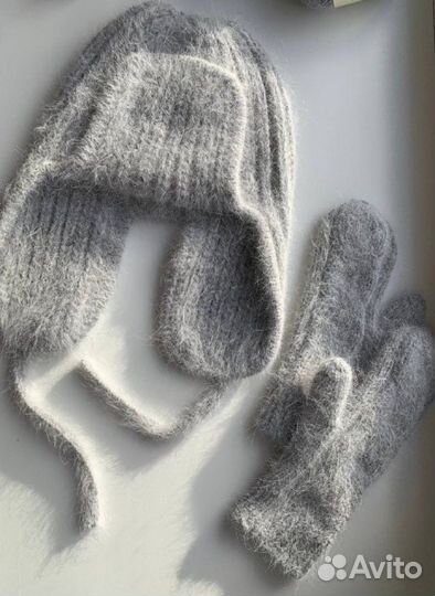 Вязаная ушанка и варежки из ангоры Vento d’Italia