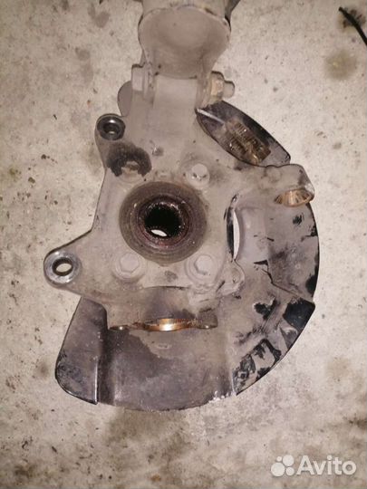 Поворотный кулак передние на Volvo XC 90