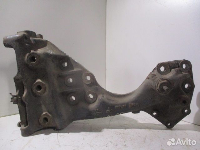 Кронштейн переднего бампера правый Scania 1375802