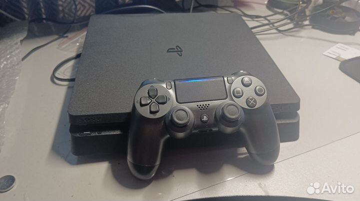 Ps4 slim + 3 диска и 2 геймпада