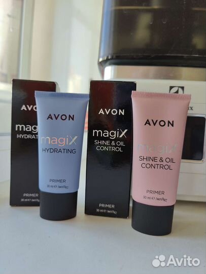 Пудра, тушь для ресниц, карандаш для глаз, лак