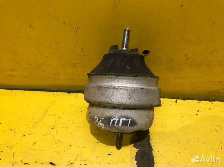 Опора двигателя правая Volkswagen Passat 2000-2005