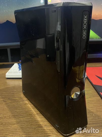 Xbox 360 s + kinect 250gb не прошита + игры