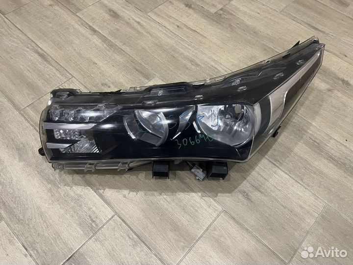 Фара левая Toyota Corolla