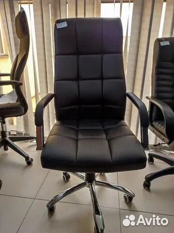Офисное кресло