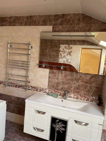 Дом 1100 м² на участке 14 сот.