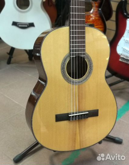 Классическая гитара, массив ели Cort AC200N