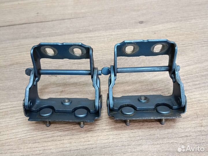 Петля крышки багажника ford focus 1