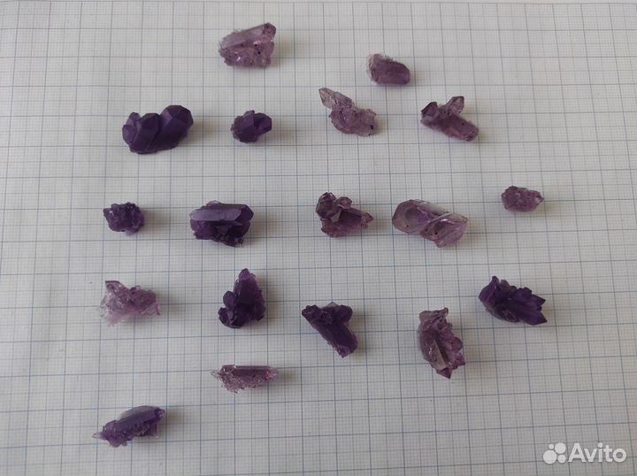 Кулоны, кристаллы, фигурки из эпоксидной смолы