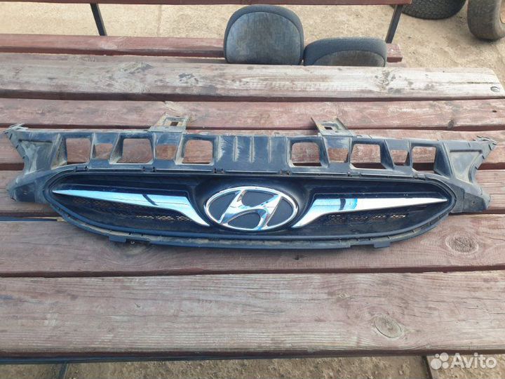 Решетка радиатора Hyundai Solaris 1.6 2011