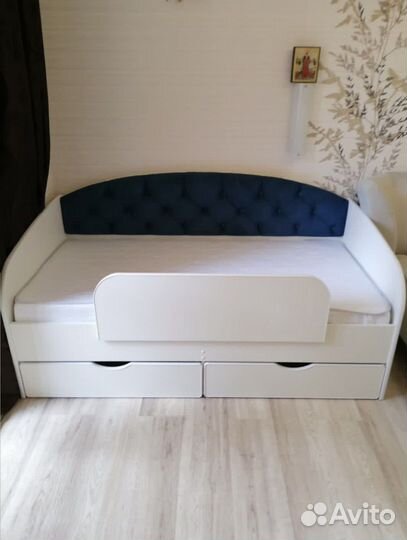 Детская кроватка с ящиком и матрасом