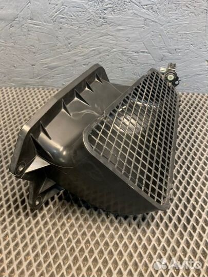 Воздухозаборник передний Porsche Macan S ctma 2016