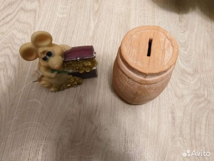 Копилка для денег и подсвечники и лотос