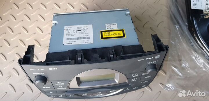 Продам штатную магнитолу на Toyota Rav-4