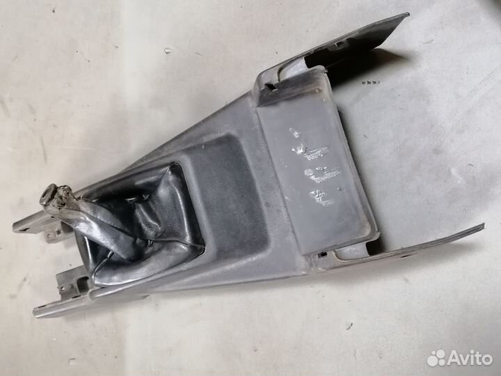 Консоль кпп Mitsubishi Mirage 1986-1991