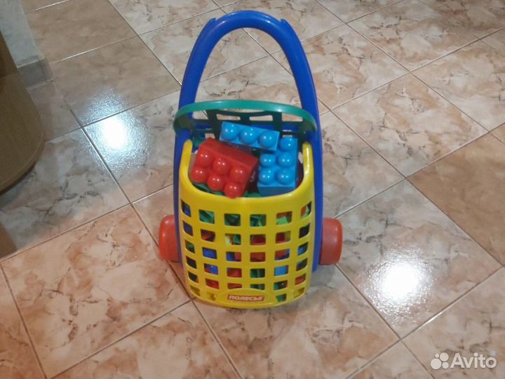 Конструктор в тележке