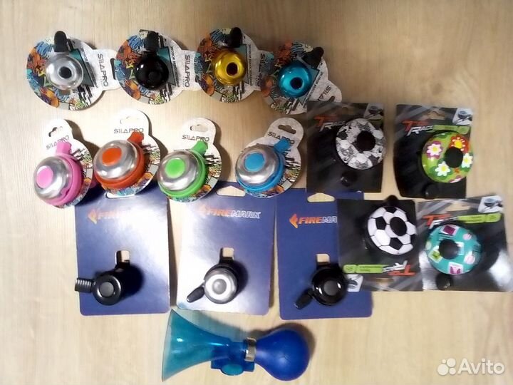 Грипсы,звоночки,педали,зеркала,ключи,держатель