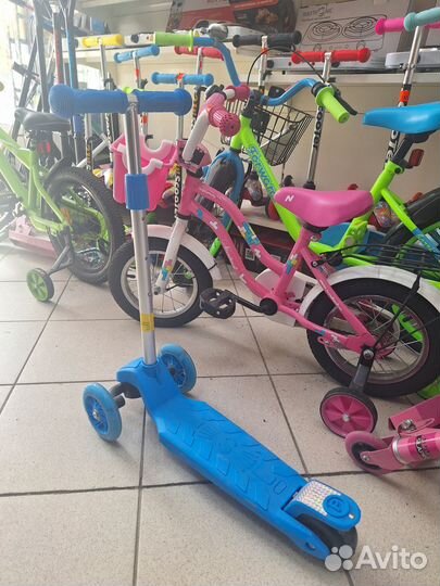 Самокат детский трехколесный новый