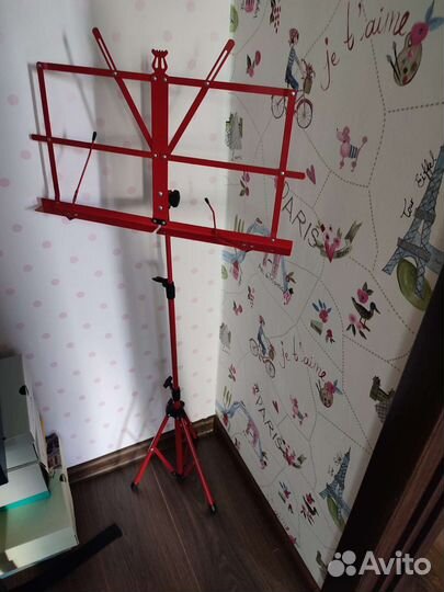 Пюпитр для нот красный