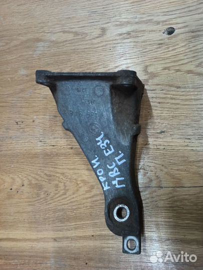 Кронштейн двигателя правый BMW E34