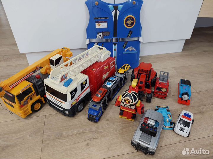 Пакет машинок на доставке