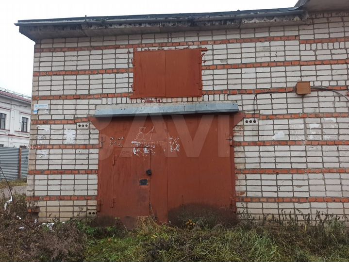 Гараж, > 30 м²