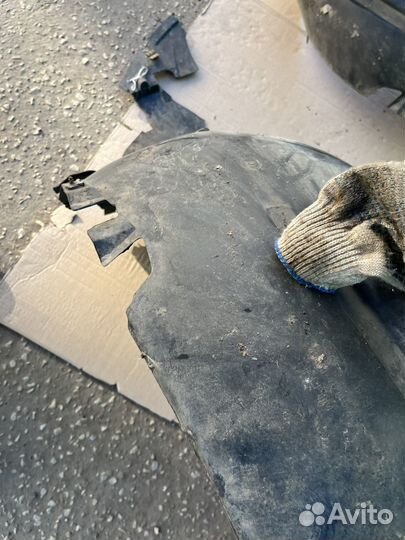 Подкрылок передний Форд Фокус 2