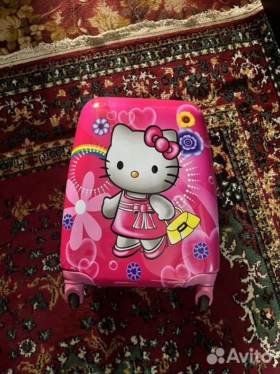 Детский чемодан на колесиках